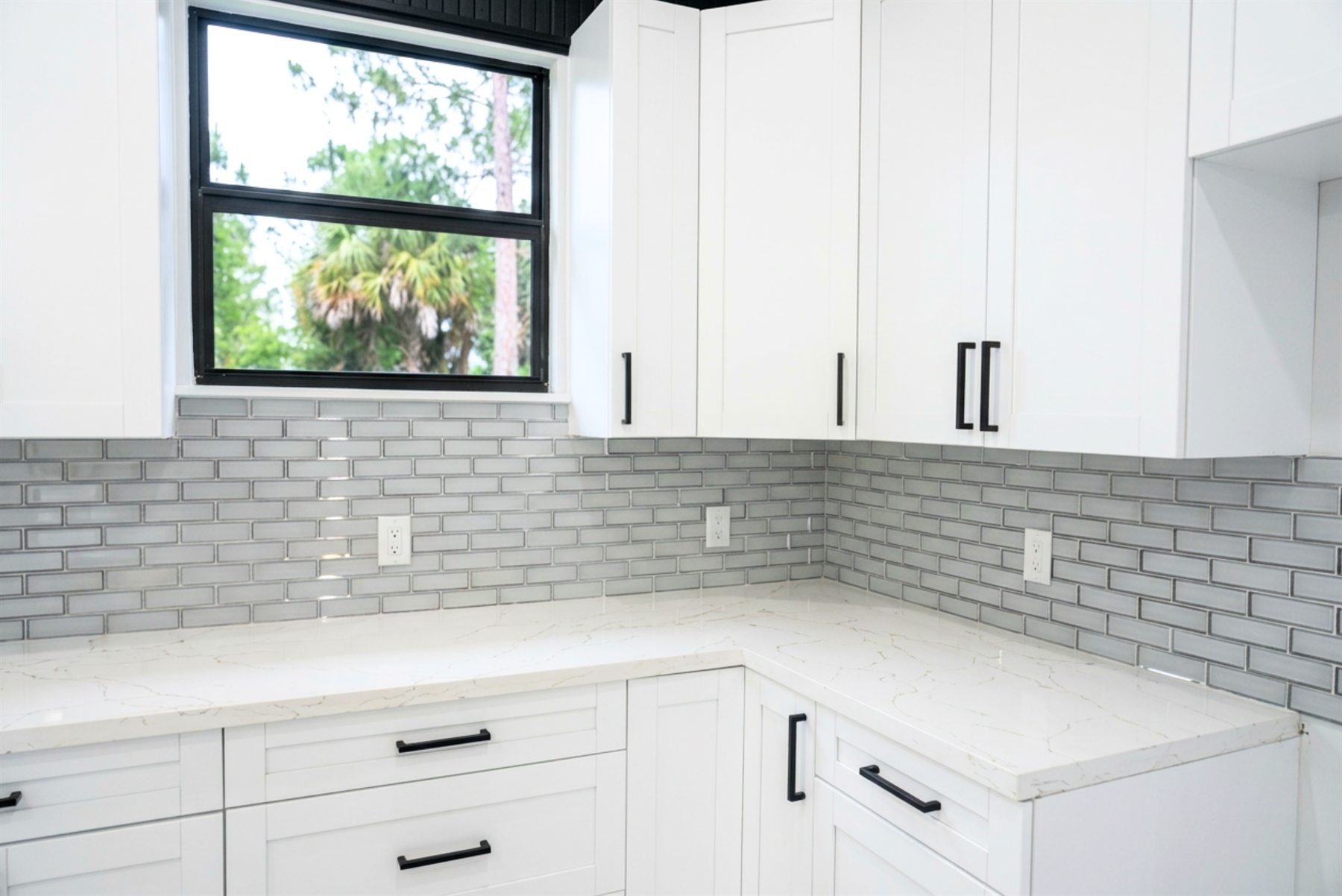 Modern kitchen backsplash and white cabinets